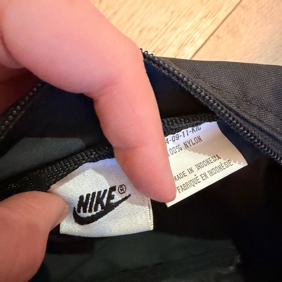 Vintage Nike 90’s Sling Bag Messenger Y2K Swoosh fanny pack NIKE JORDAN bulls - Picture 12 of 16